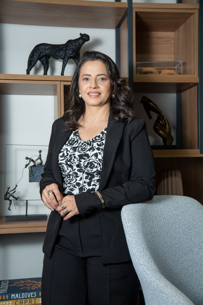 Luciana Alves em atendimento a uma cliente